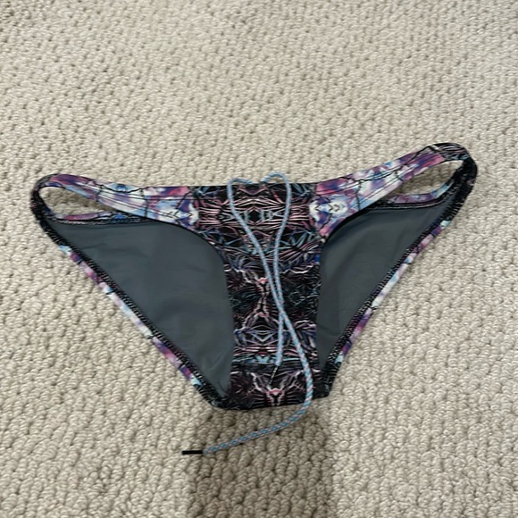 Swim suit bottoms (size S) - Picture 1 of 3